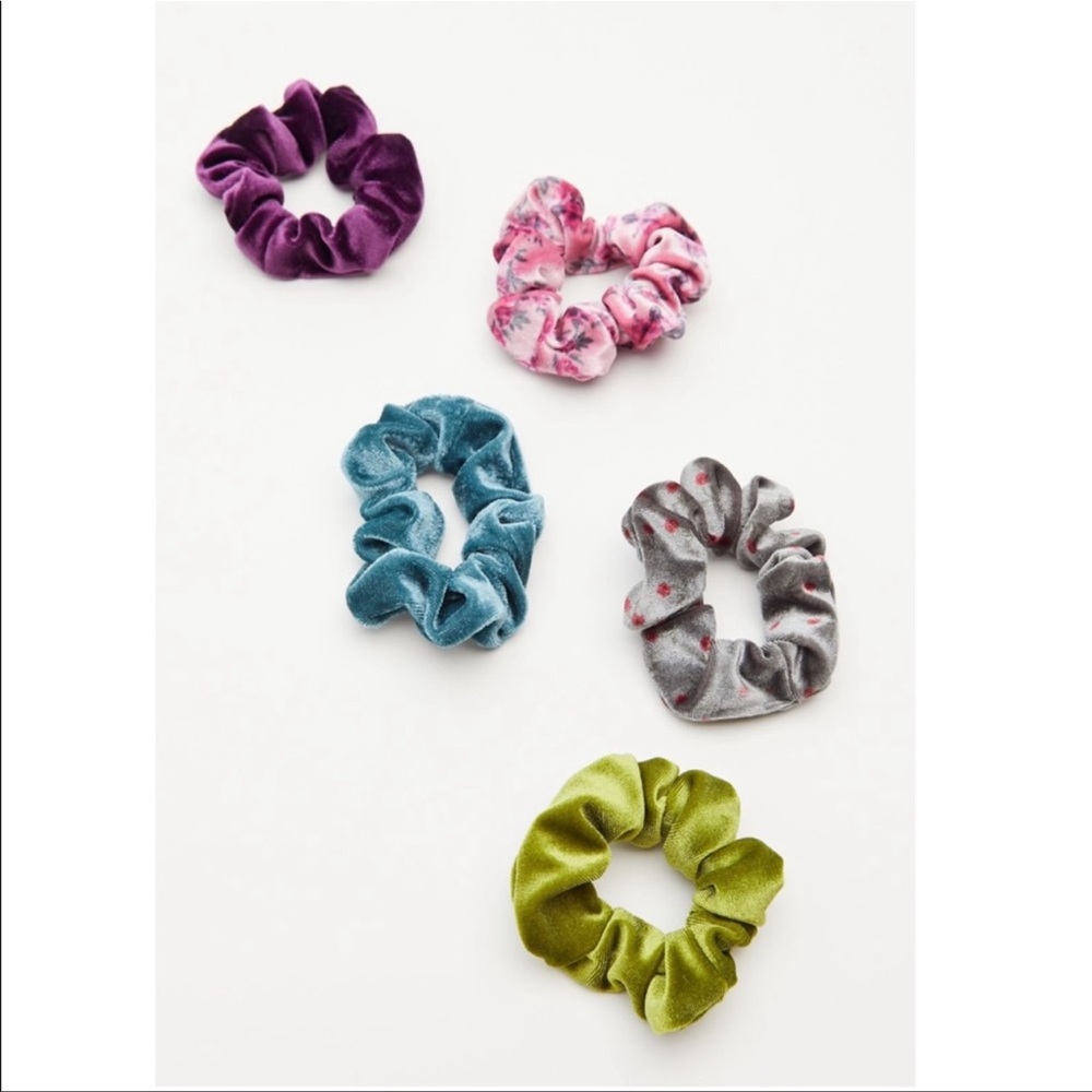 Urban Outfitters Velvet Scrunchie Set - Picture 2 of 4